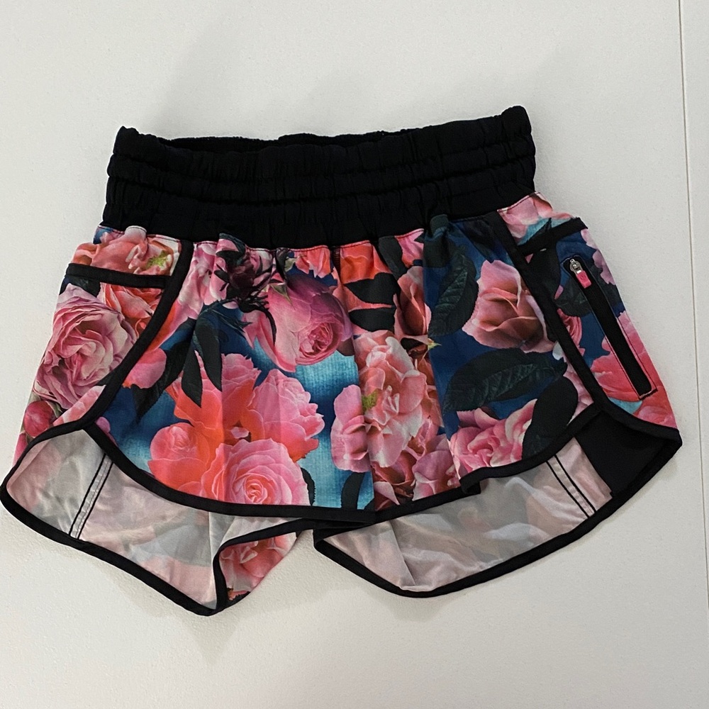 Lululemon - Tracker HR Shorts II - 4” inseam